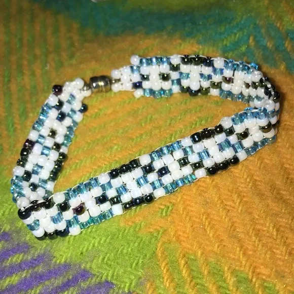 VINTAGE BEAD WORK BRACELET - Picture 1 of 6